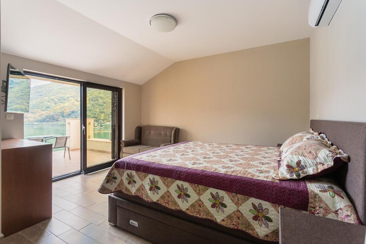 Keystone Apartments Morinj Bagian luar foto