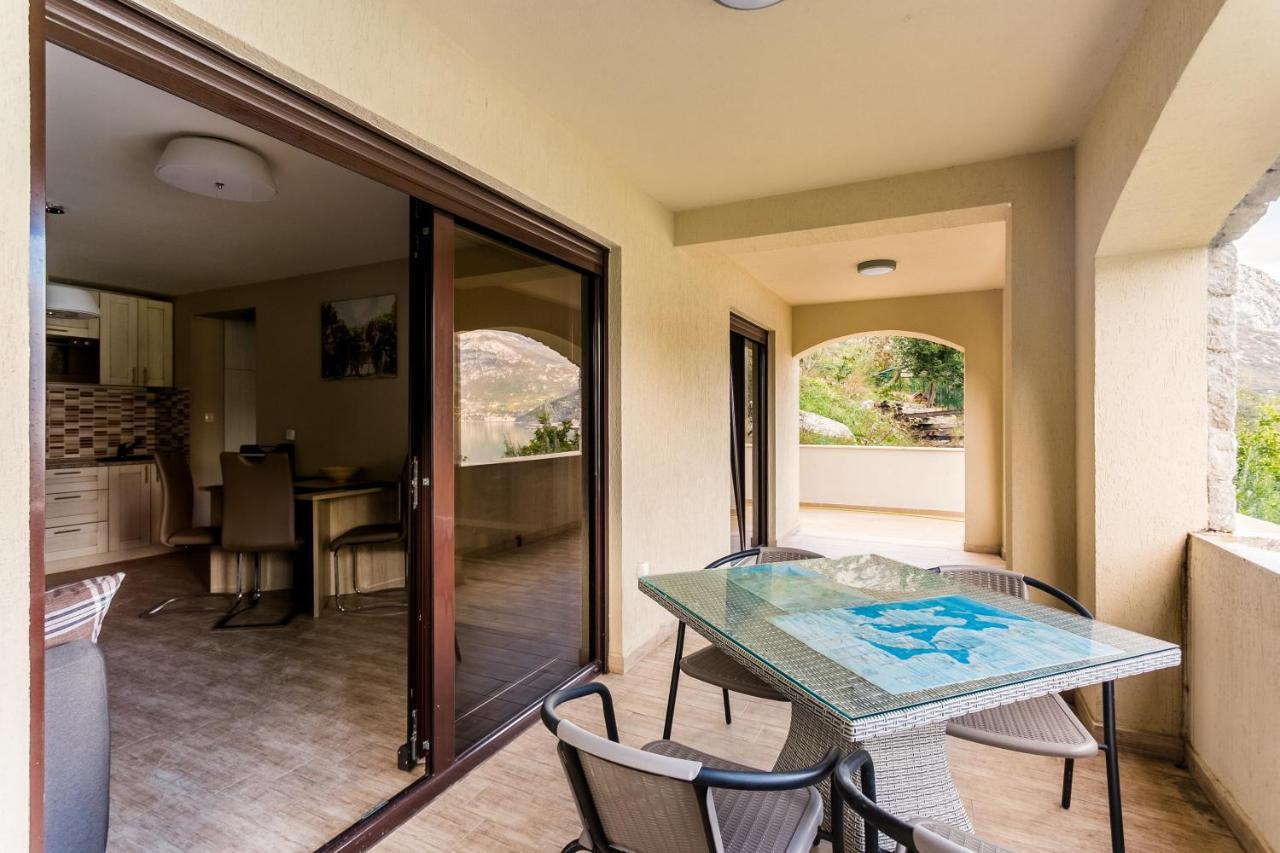 Keystone Apartments Morinj Bagian luar foto