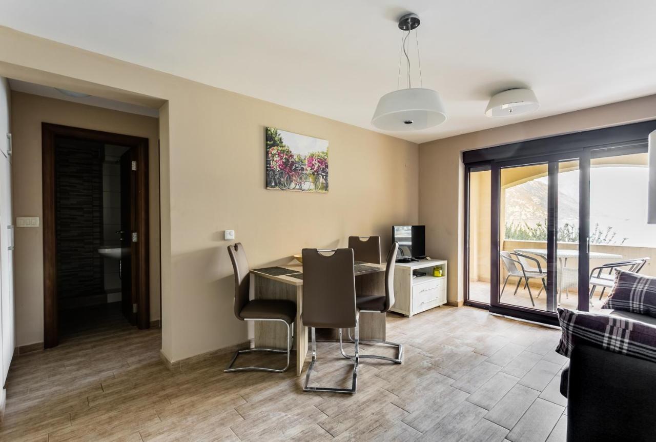 Keystone Apartments Morinj Bagian luar foto