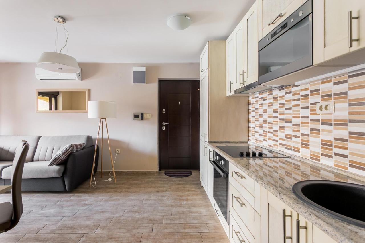 Keystone Apartments Morinj Bagian luar foto