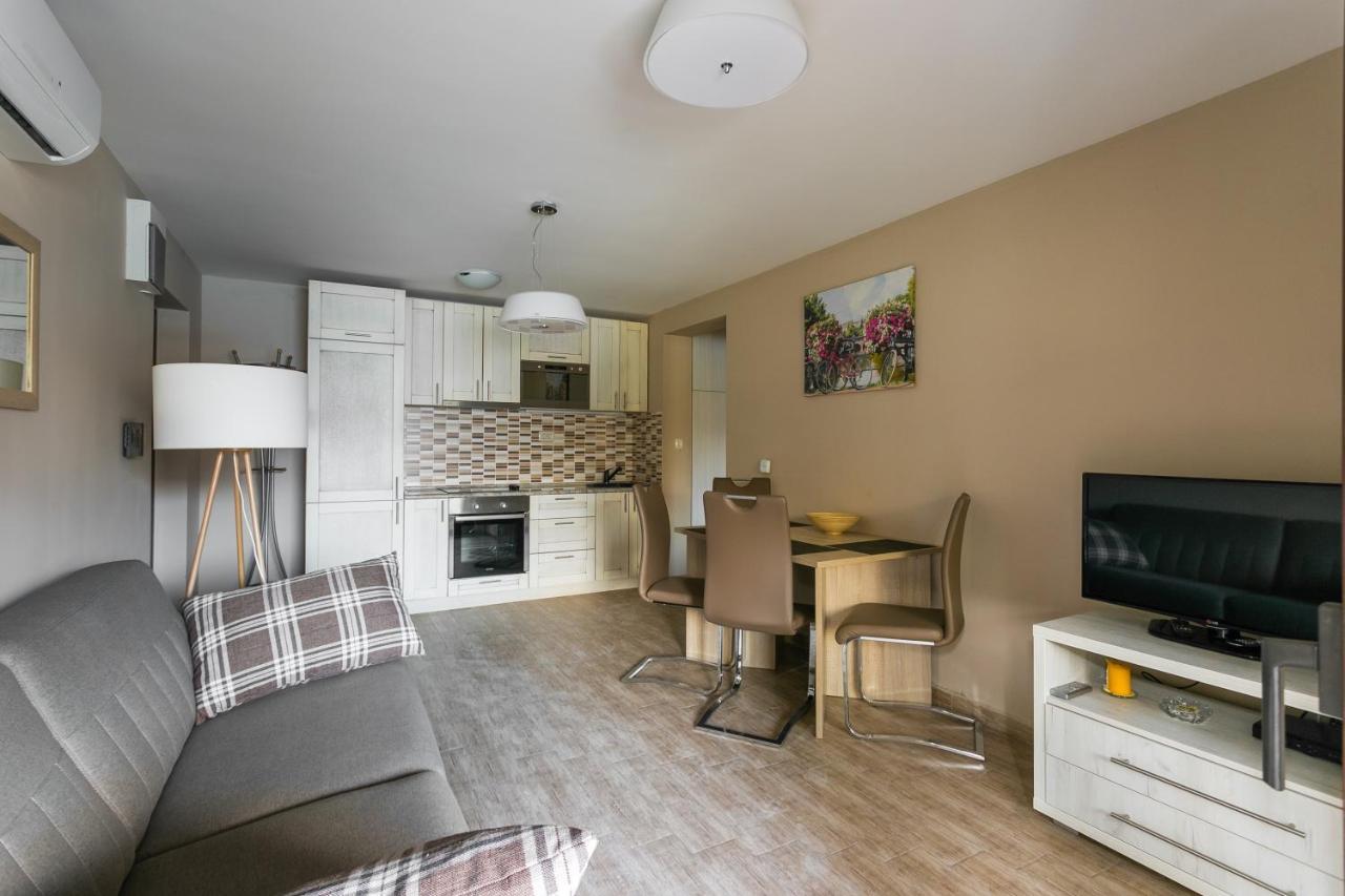 Keystone Apartments Morinj Bagian luar foto