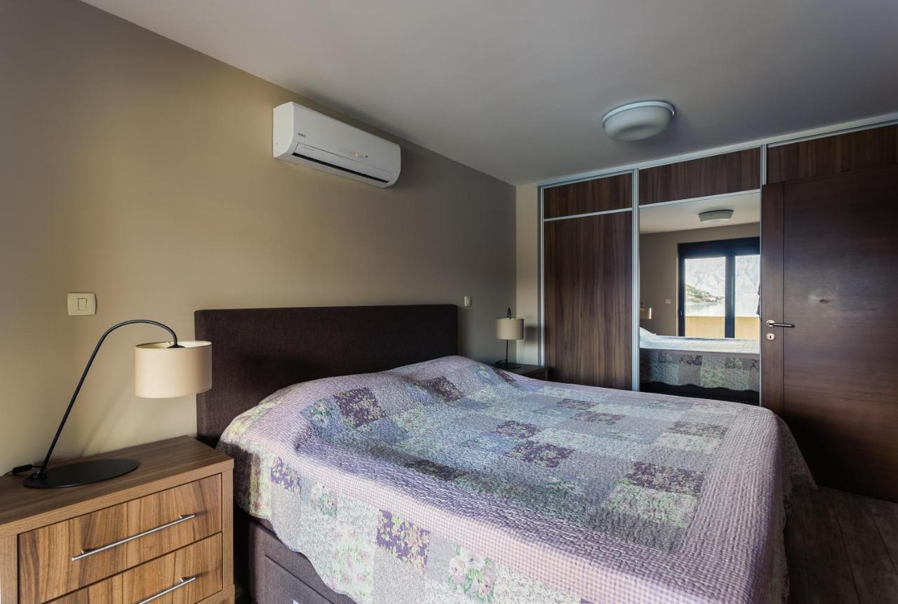 Keystone Apartments Morinj Bagian luar foto