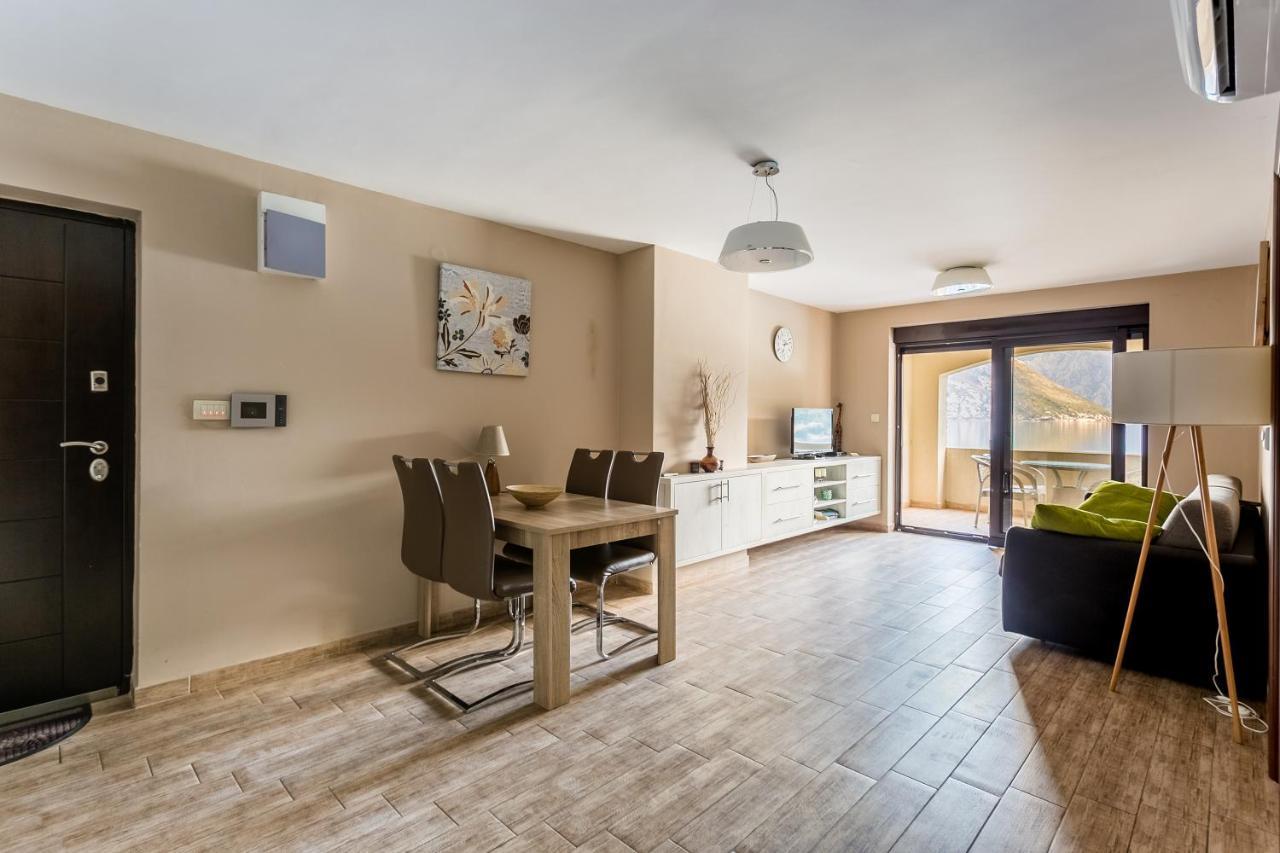 Keystone Apartments Morinj Bagian luar foto