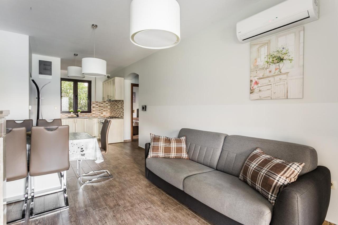 Keystone Apartments Morinj Bagian luar foto