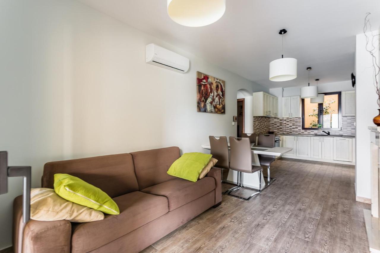 Keystone Apartments Morinj Bagian luar foto