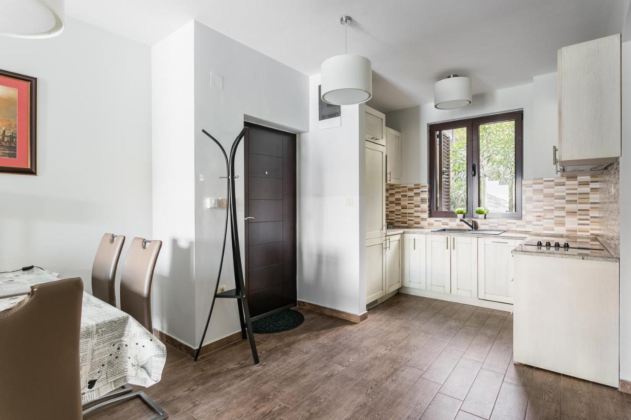 Keystone Apartments Morinj Bagian luar foto