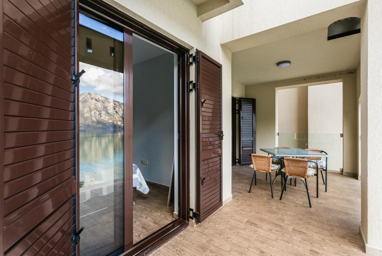 Keystone Apartments Morinj Bagian luar foto