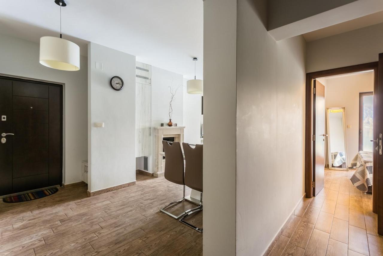 Keystone Apartments Morinj Bagian luar foto