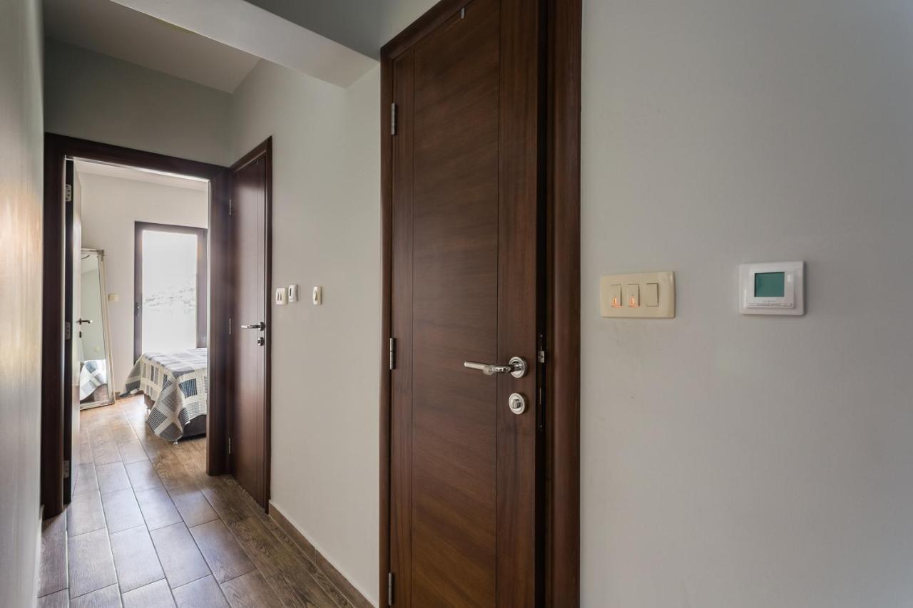 Keystone Apartments Morinj Bagian luar foto